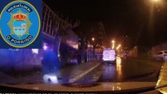 Polic�as de O Porri�o salvan a una ni�a de ahogarse