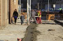 El nuevo vial de acceso ser� de hormig�n para que resista el paso de los veh�culos. 