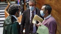  El consejero de Desarrollo Rural, Agroganader�a y Pesca, Alejandro Calvo (i), el presidente de la Junta General, Marcelino Marcos L�ndez (c) y el diputado de IU, Ovidio Zapico (d), conversan tras finalizar el pleno de la Junta General del Principado