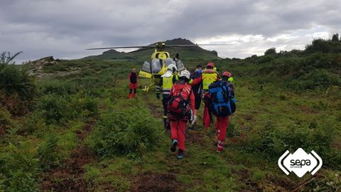 Rescate de un joven lesionado en una pierna en un tramo del Camino de Santiago en Llanes