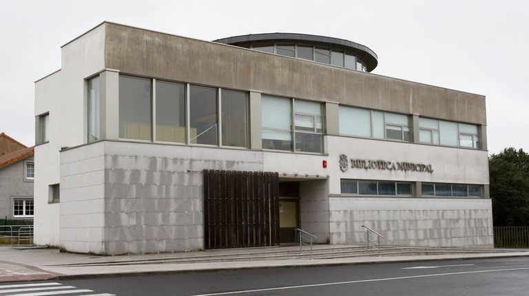 Edificio de la biblioteca municipal de A Laracha