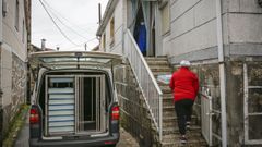 Reparto del servicio de comida a domicilio en el concello de Muos