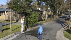 �ltimos preparativos, ayer, para recibir a los primeros hu�spedes en el C�mping Valdovi�o