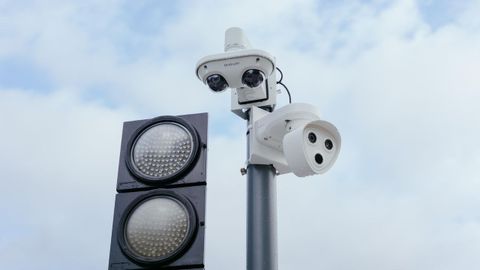 Una de las nuevas cmaras de videovigilancia del Concello de Ourense, an fuera de servicio.