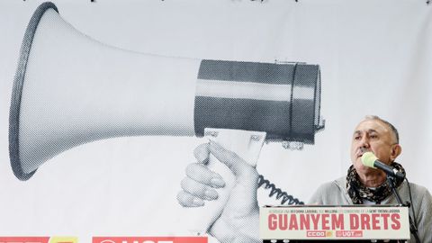 El secretario general de UGT, Pepe lvarez, durante la asamblea conjunta con militantes de CC. OO. y UGT que se celebrado este viernes en Barcelona.