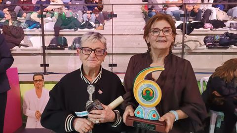 Pilar y To�a Hermo recogieron el premio en la Gala do Cocido de Lal�n celebrada el viernes
