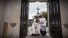 Las im�genes de la apertura de la puerta santa de Cee