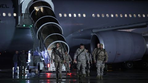 Aterrizan en Torrej�n de Ardoz los 205 militares procedentes de Irak