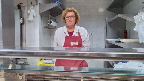 Hilda en el puesto del mercado que dirigió durante 29 años y del que se despidió el miércoles, rodeada de muestras de cariño, lágrimas y regalos.