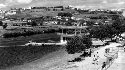 El Fluvial en primer plano y al fondo se ven las Costas do Parque, desnudas, y toda la zona libre de construcciones