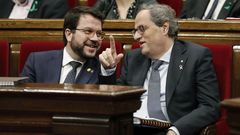Pere Aragon�s (ERC) y Quim Torra (JxCat), este mi�rcoles, en el pleno del Parlamento de Catal�n