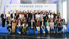 El conselleiro de Educaci�n, Rom�n Rodr�guez, posa junto a autoridades y representantes de los diferentes centros gallegos condecorados.
