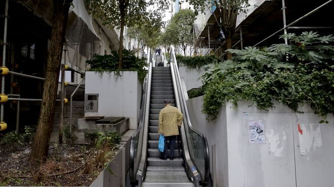 Escaleras mec�nicas de Maestro Clav�, que conectan Juan Fl�rez y Sinforiano L�pez