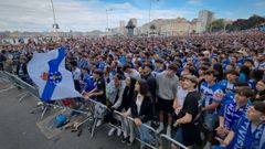 Pantalla gigante para ver el partido de promoci�n del Deportivo contra el Castell�n en el 2022.