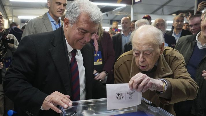 El expresidente de la Generalitat de Catalu�a, Jordi Pujol, votando en las elecciones del F�tbol Club Barcelona, en marzo pasado.
