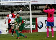 Tras la alegr�a por el empate ante el l�der, el Cerceda, el Arousa empez� a pensar ayer en Pasar�n. 