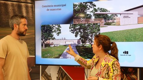 El Teniente de Alcalde, Rubn Arroxo, y la concelleira de Participacin e Servizos  Vecianza, Cristina Lpez, presentan el proyecto de construccin del cementerio de mascotas de Lugo