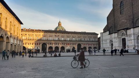 Aunque menos turstica, Bolonia es una de las urbes ms cosmopolitas y dinmicas de Italia