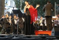 Rosa Cedr�n actuar� esta noche acompa�ada de Emilio R�a en la bodega cambadesa. 