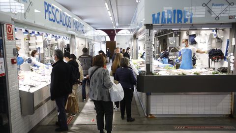 As vivi Lugo su sbado confinado: paseos, compras y poca vida en la hostelera