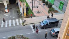 Cruce de la avenida de Portugal con el paso peatonal que comunica con la carretera Vizca�na
