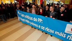 Concentraci�n en una oficina de empleo contra la reforma laboral