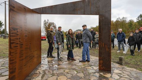 Acto de inauguracin de la obra monumental de Too Monteiro en el Alto do Vieiro