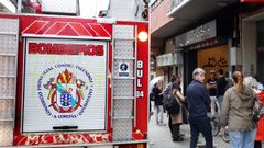 Incendio en la brasería A Cabaña, en el casco urbano de Ribeira