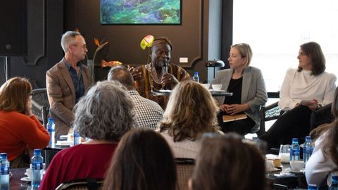 Participantes en el caf� tertulia organizado por Fundaci�n Alimerka