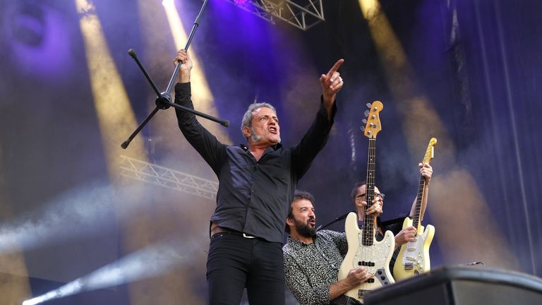 Carlos Tarque, vocalista de M-Clan, durante su concierto en la pasada edici�n del Festival PortAm�rica, en Portas