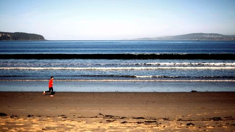 El mar en calma se poda ver ayer en playas como la de Mio