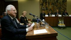 Tavani, en maio do 2004, durante a lectura do seu discurso como acad�mico de honra da RAG