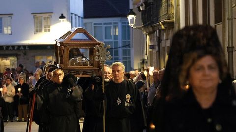 Desenclavo y procesi�n del Santo Entierro en Noia