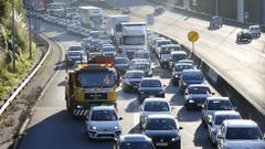 Nuevo atasco en la AP-9 por un choque entre camiones en Rande