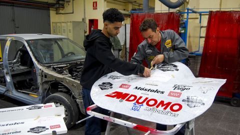 Taller de un curso de FP B�sica de automoci�n.