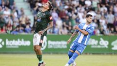Padilla se lamenta en una acci�n durante el duelo contra el D�por.
