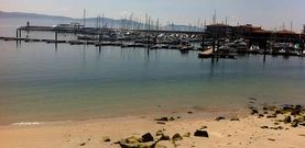 El Concello se opone al pantal�n del N�utico alegando que tendr� efectos perjudiciales para las playas de Os Barcos y Panadeira, en la foto.