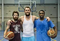 Sparkman, Graham-Bell y Osborne, ayer en el pabell�n de A Solaina. 