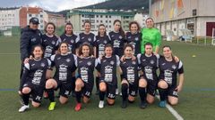 El equipo, en una imagen tomada en el campo municipal de f�tbol de O Beco