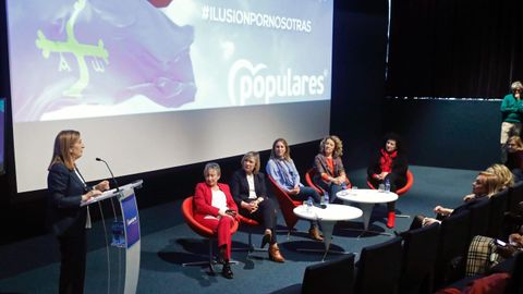 Ana Pastor, durante la charla sobre feminismo organizada por el PP en Avilés