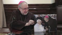  El arzobispo de Oviedo, Jess Sanz Montes, compareci este lunes ante los medios de comunicacin tras el fallecimiento del papa Francisco