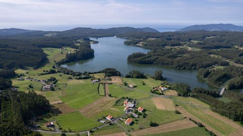 Embalse de As Forcadas, entre los municipios de San Sadurniño y Valdoviño.