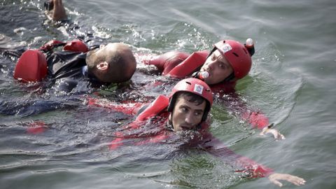 SIMULACRO DE RESCATE ACU�TICO EN EL PARROTE.Grupo de Rescate Acu�tico de los bomberos