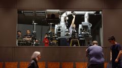 El proyector de 70 mm de la Domus de A Corua volvi a funcionar para proyectar Spectrum Reverse Spectrum, de Margaret Honda, en la Mostra de Cinema Perifrico S8