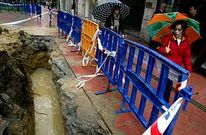 Los operarios de Aquagest tuvieron que abrir una importante zanja para sustituir la tuber�a