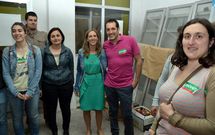 M�vete accede a la corporaci�n, con Mar Blanco (de verde). 