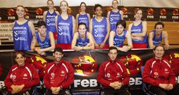 La plantilla del Dur�n Maquinaria Ensino, despu�s del entrenamiento celebrado ayer por la tarde en el Pazo. 