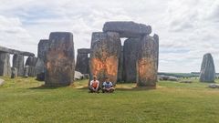 Activistas contra el cambio climático atentan contra el Stonehenge británico