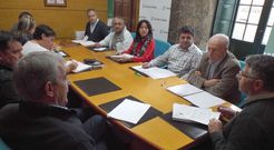 Cu��a reuni� ayer a la Mesa de Persoal, en la foto, y a los grupos pol�ticos, con el presupuesto del 2016.