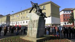 Ofrenda floral del Concello y los sindicatos en el monolito del 10 de Marzo, en Ferrol, en una imagen de archivo
